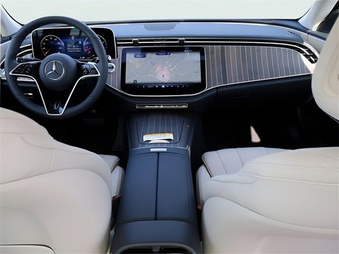 Used 2025 Mercedes-Benz E 350 4MATIC Sedan image 15