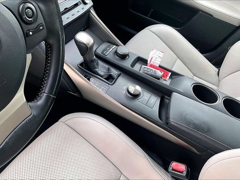 Used 2016 Lexus IS 200t RWD image 18