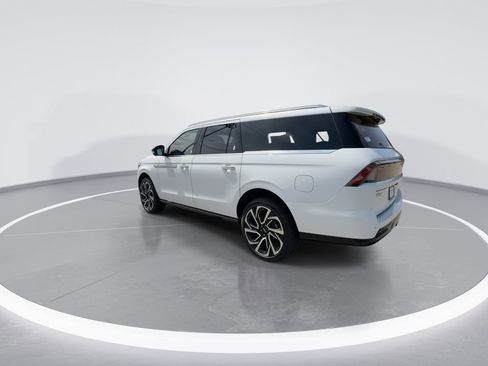 New 2026 Lincoln Navigator L Reserve AWD/4WD image 6