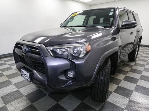 Used 2022 Toyota 4Runner SR5 Premium image 4