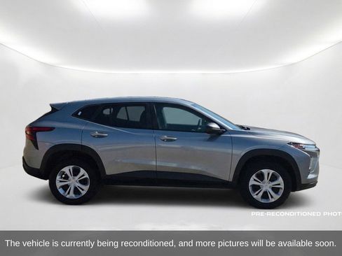 Used 2024 Chevrolet Trax LS FWD image 4