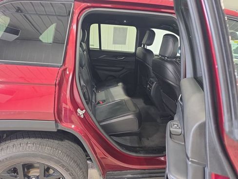 Used 2025 Jeep Grand Cherokee Altitude AWD/4WD image 27