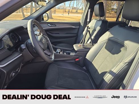 New 2026 Jeep Grand Cherokee Altitude AWD/4WD image 9