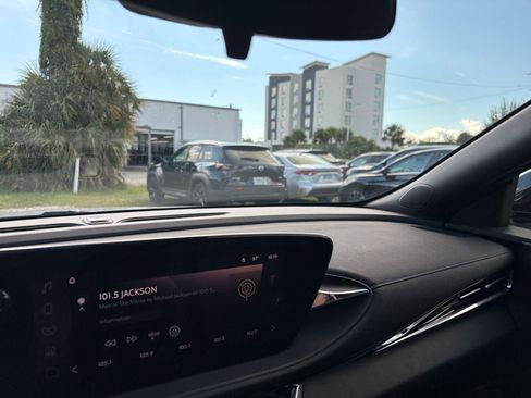 Used 2025 Buick Envista Sport Touring image 35