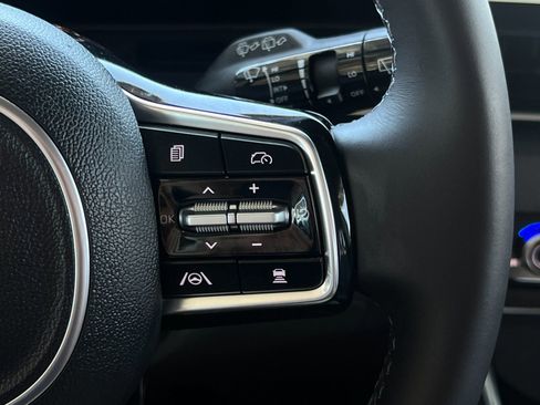 New 2026 Kia Carnival EX image 29