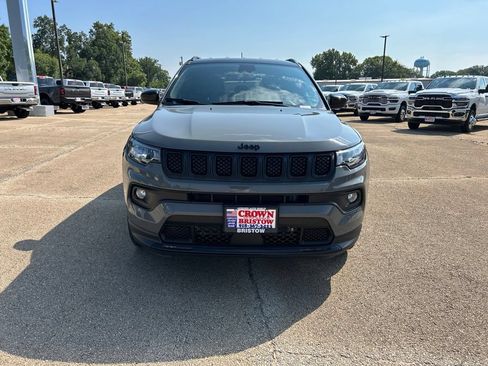 Used 2023 Jeep Compass Latitude AWD/4WD image 8