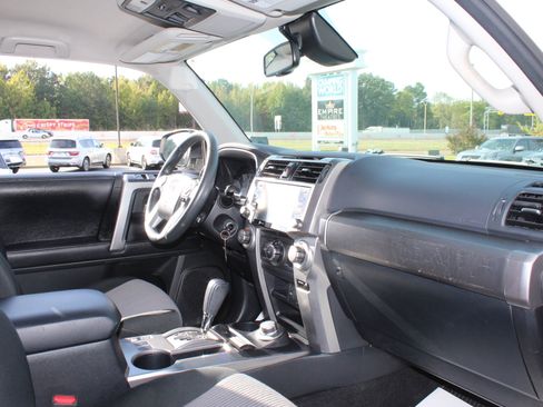 Used 2020 Toyota 4Runner SR5 image 33