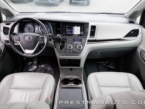 Used 2019 Toyota Sienna XLE w/ XLE Navigation Package image 31