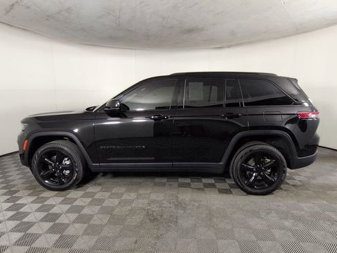 Certified 2024 Jeep Grand Cherokee Limited w/ Black Appearance Package AWD/4WD image 9