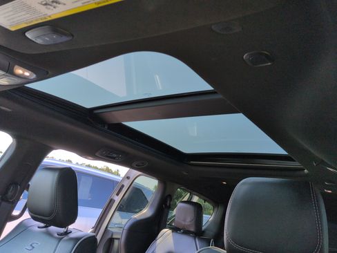 Used 2025 Chrysler Pacifica Limited FWD image 18