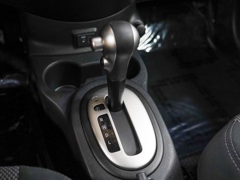 Used 2018 Nissan Versa SV FWD image 21