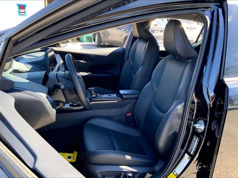 Used 2025 Toyota Prius image 8