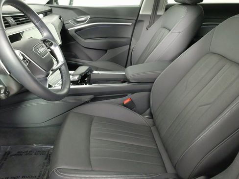 Used 2022 Audi e-tron Premium Plus w/ Premium Plus Package image 44
