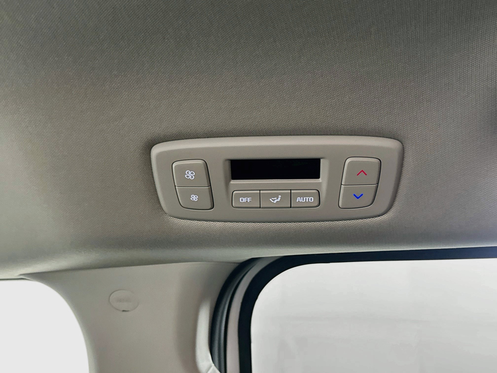 Used 2026 Kia Carnival FWD image 27