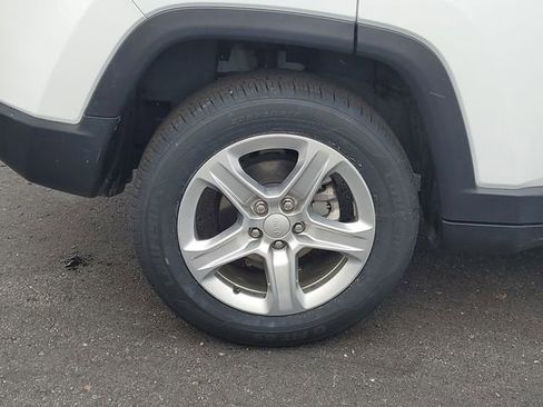 Used 2023 Jeep Compass Latitude image 6