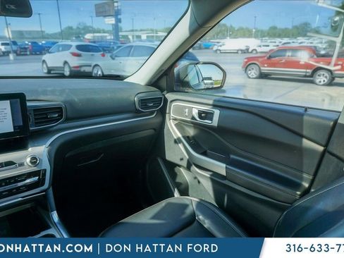 Used 2022 Ford Explorer XLT w/ Equipment Group 202A image 16