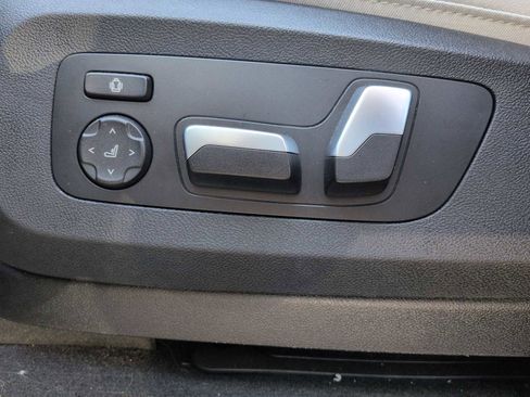 Used 2025 BMW X5 xDrive40i w/ Premium Package image 18