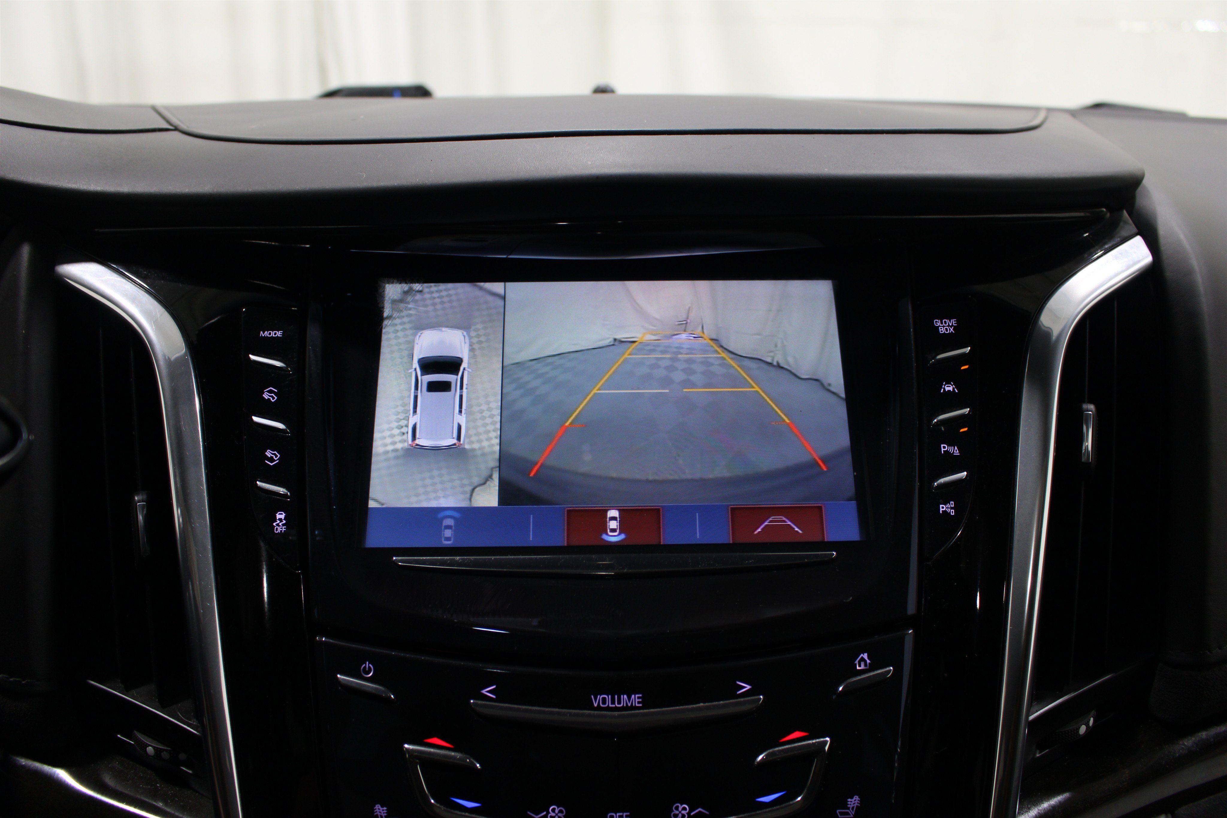 Used 2018 Cadillac Escalade Platinum AWD/4WD image 18