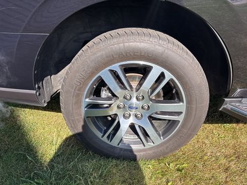 Used 2022 Ford Expedition Limited image 11