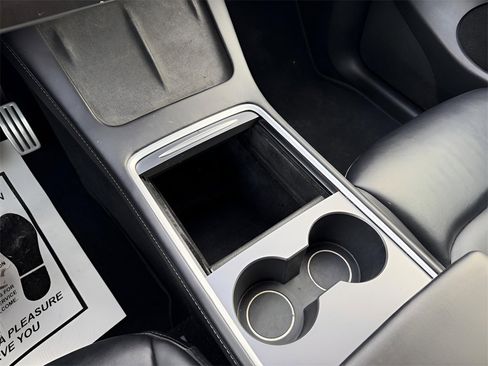 Used 2022 Tesla Model Y Performance image 22