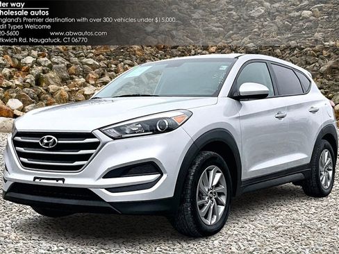 Used 2018 Hyundai Tucson SE image 1
