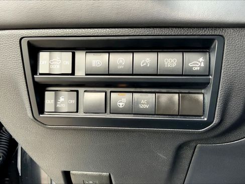 Used 2023 Toyota Tundra Platinum image 33