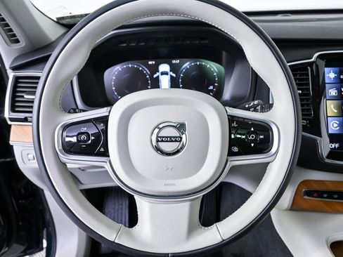 Certified 2022 Volvo XC90 T5 Momentum w/ Advanced Package image 11