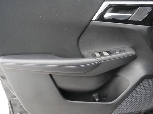 Used 2024 Mitsubishi Outlander ES image 9