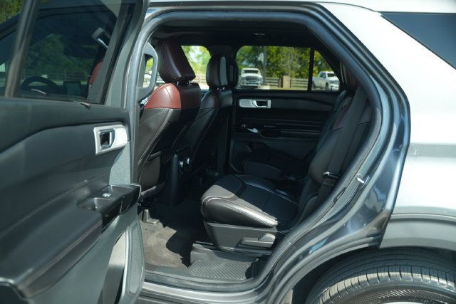 Used 2023 Ford Explorer Platinum w/ Technology Package AWD/4WD image 15