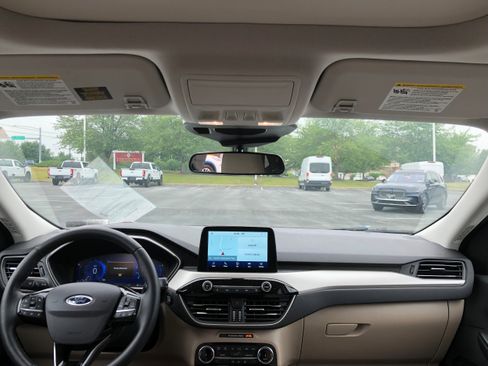 Certified 2022 Ford Escape SEL w/ Technology Package image 9