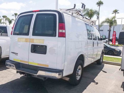 Used 2014 Chevrolet Express 2500 RWD image 9