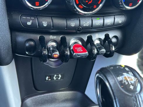 Used 2015 MINI Cooper 4-Door Hardtop image 24