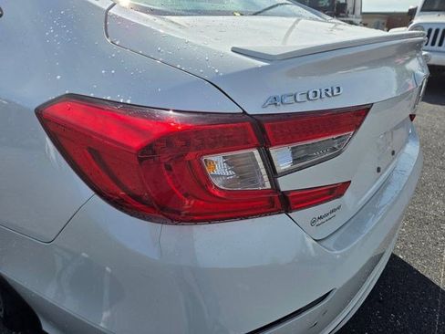 Used 2018 Honda Accord Sport image 12