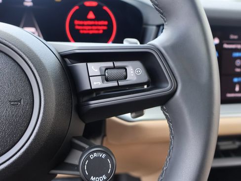 Certified 2025 Porsche Cayenne AWD/4WD image 18