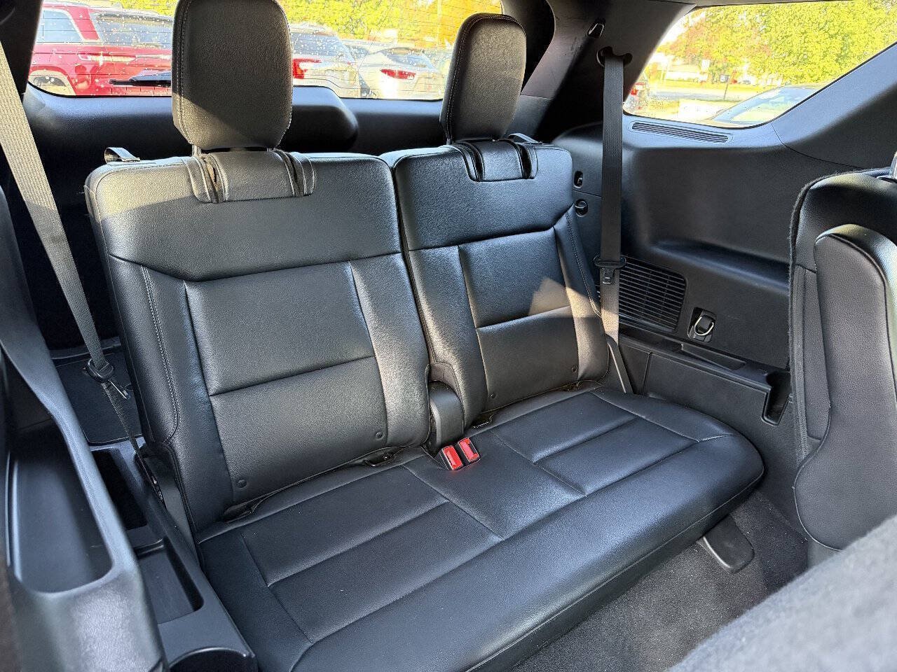 Used 2020 Ford Explorer XLT w/ Equipment Group 202A AWD/4WD image 28