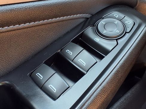 Used 2022 Chevrolet Traverse LT image 11