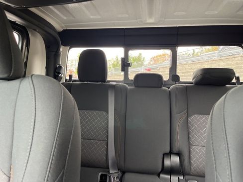 New 2025 Jeep Gladiator Mojave w/ Convenience Group image 26