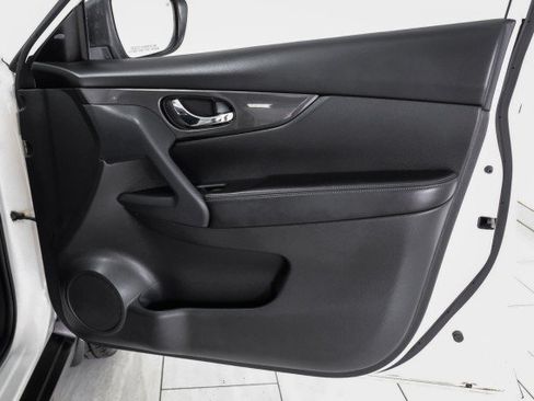 Used 2017 Nissan Rogue S FWD image 32