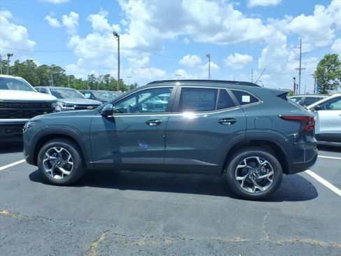 New 2026 Chevrolet Trax LT w/ Sunroof Package FWD image 6