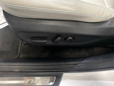 Used 2022 Kia Niro EX Premium image 18