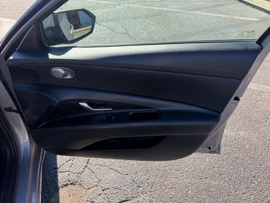 Used 2023 Hyundai Elantra SEL FWD image 30