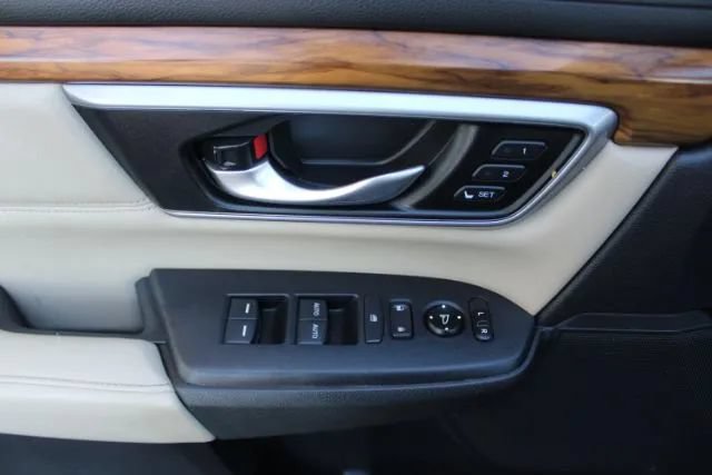 Used 2017 Honda CR-V Touring image 8