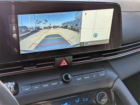 Used 2025 Hyundai Elantra SEL image 20