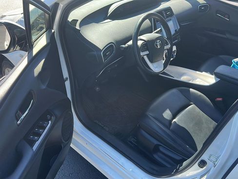 Used 2016 Toyota Prius Three Touring FWD image 9