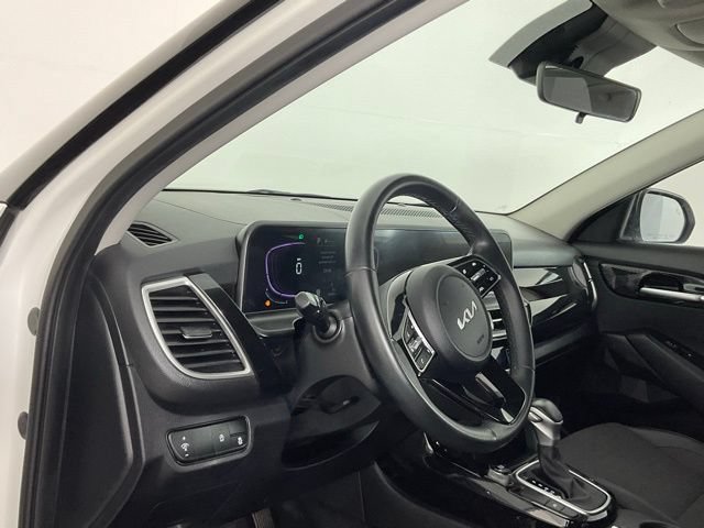 Used 2025 Kia Seltos S FWD image 12