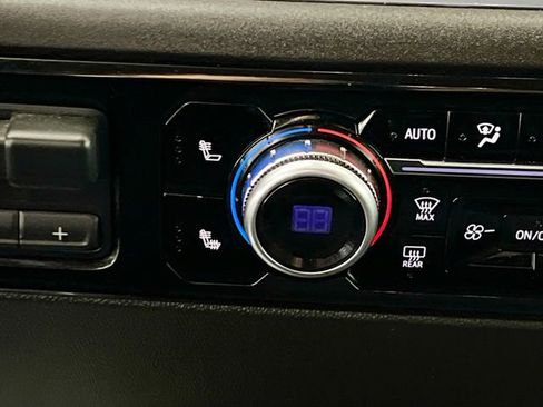 Used 2025 GMC Sierra 3500 SLE w/ SLE Value Package image 22