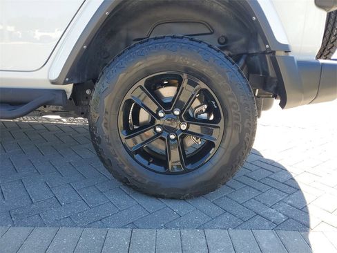Used 2022 Jeep Wrangler Unlimited Sahara image 9