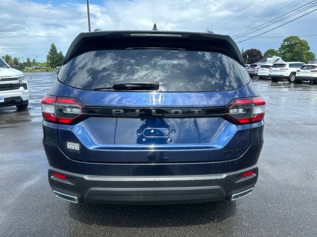 Used 2025 Honda Pilot Sport image 5