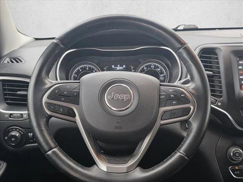 Used 2019 Jeep Cherokee Latitude Plus FWD image 14