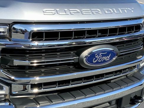Used 2020 Ford F250 Lariat w/ Lariat Ultimate Package AWD/4WD image 28